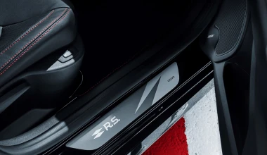 Συλλεκτική έκδοση για το Clio RS