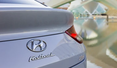 ΠΡΩΤΗ ΟΔΗΓΗΣΗ: Nέο Hyundai i30 Fastback