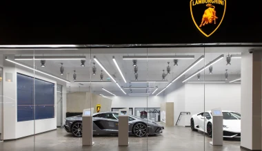 To SUV της Lamborghini έφθασε στο Παρίσι