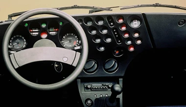 10 ξεχωριστά τιμόνια αυτοκινήτων