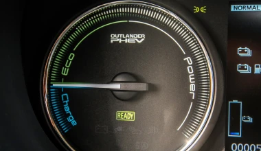 Νέο Mitsubishi Outlander PHEV (vid)