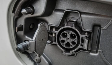 Νέο Mitsubishi Outlander PHEV (vid)