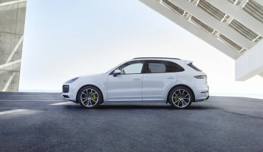 Η νέα Cayenne τώρα και υβριδική (vid)