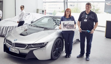 Η BMW παρέδωσε 18 i8 Roadster σε μια μέρα
