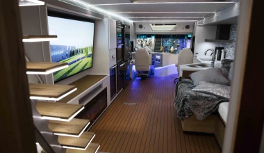 Τροχόσπιτο με ελικοδρόμιο, τζακούζι και άλλα! (video)