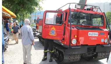 Βούτηξαν στις λάσπες για να βγάλουν τα αυτοκίνητά τους! (+vid)