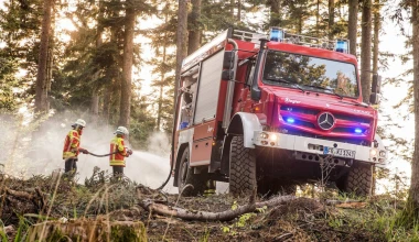 Ένα Mercedes-Benz Unimog σε ρόλο… πυροσβεστικού