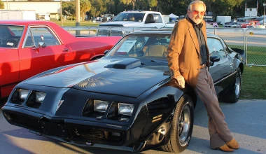 Burt Reynolds: Έζησε και οδήγησε στα άκρα (vid)
