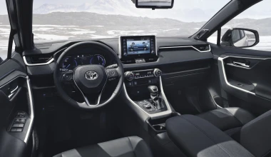 Νέο υβριδικό Toyota RAV4 στο Παρίσι