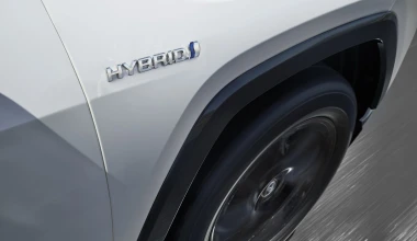 Νέο υβριδικό Toyota RAV4 στο Παρίσι