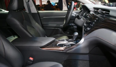 Το υβριδικό Camry αντικαθιστά το Toyota Avensis