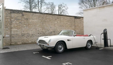 Η Aston Martin βρήκε τον τρόπο να κάνει αθάνατα τα ιστορικά αυτοκίνητα