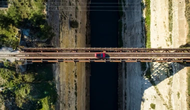 Ισθμός, ράγες τραίνου και νέο Evoque: ένας εντυπωσιακός συνδυασμός!