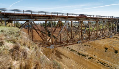 Ισθμός, ράγες τραίνου και νέο Evoque: ένας εντυπωσιακός συνδυασμός!