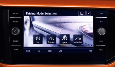 ΟΔΗΓΟΥΜΕ το νέο Volkswagen T-Cross στην Ελλάδα