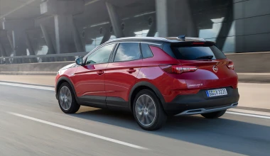 Τετρακίνητο και με 300 ίππους το υβριδικό Opel Grandland X
