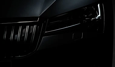 Τι θα δούμε κάτω από την «κουκούλα» του Skoda Superb; (video)