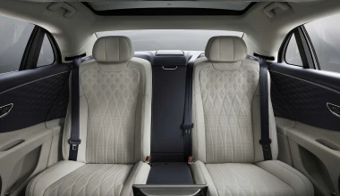 Νέα Bentley Flying Spur: Υπερπολυτελής και με 635 ίππους (video)