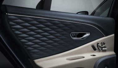 Νέα Bentley Flying Spur: Υπερπολυτελής και με 635 ίππους (video)
