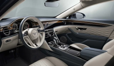 Νέα Bentley Flying Spur: Υπερπολυτελής και με 635 ίππους (video)