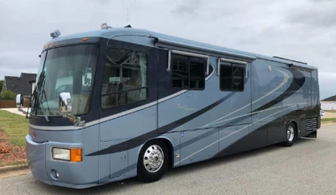 Απίστευτα τροχόσπιτα με… γκαράζ (φωτογραφίες)