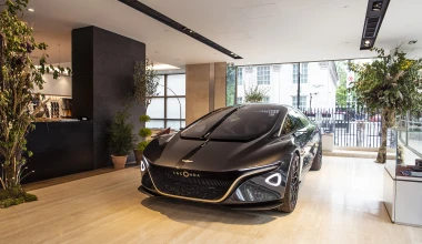 “Τετ-α-τετ” της Aston Martin Rapid E με το πρωτότυπο Lagonda Vision