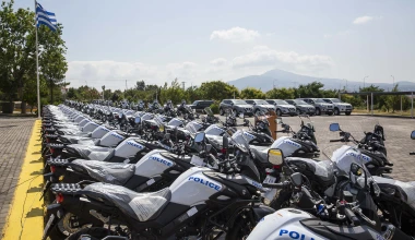Τα νέα SUV και οι μοτοσικλέτες που ενισχύουν τον στόλο της ΕΛ.ΑΣ. (vid)