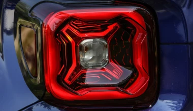 NEO JEEP RENEGADE: Η περιπέτεια σας καλεί!