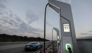 3.424 χλμ με ηλεκτρική Porsche σε 24 ώρες