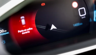 ΟΔΗΓΟΥΜΕ το νέο Peugeot 208