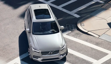 Volvo XC90 T8 Plug-in Hybrid Electric. Recharge!