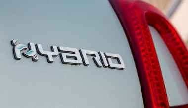 Οδηγούμε τα Fiat 500 & Panda Hybrid