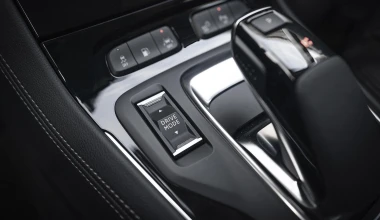 Οδηγούμε το Opel Grandland X Hybrid4 - Ορόσημο