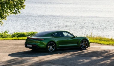 Η Porsche Taycan πήρε δύο βραβεία στο