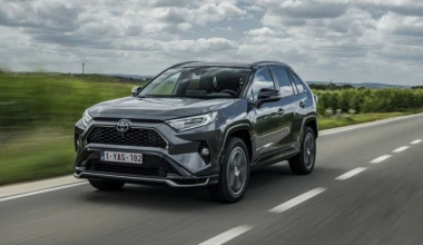 Αυτό είναι το νέο Toyota RAV4 Plug-in Hybrid, με 306 ίππους