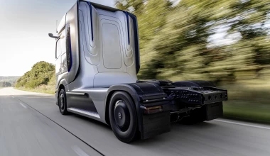 Η τεχνολογία που εξασφαλίζει σε φορτηγό της Mercedes-Benz αυτονομία 1.000 km! (Video)