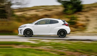 Το Yaris που πάει με το πλάι και κάνει το 0-100 km/h σε 5,5'' (video)