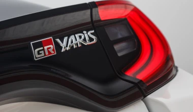 Το Yaris που πάει με το πλάι και κάνει το 0-100 km/h σε 5,5'' (video)