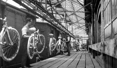 Πόσων ετών έγινε ο σιδηρόδρομος του εργοστασίου της Opel;