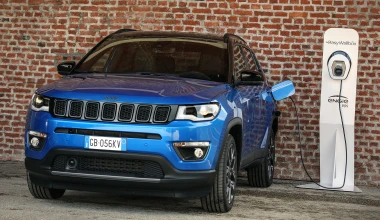 Αποκτήστε τα υβριδικά Renegade και Compass με έκπτωση και δώρο τον οικιακό φορτιστή