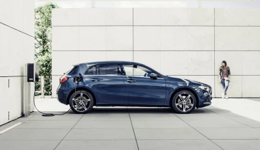 Mercedes-Benz A 250 e: Μπαίνει στην πρίζα!