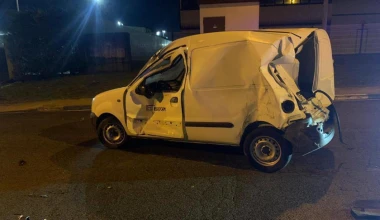 Video: Τον απέλυσαν και κατέστρεψε με μπουλντόζα 50 βαν της Mercedes-Benz!