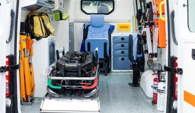 Δωρεά ασθενοφόρου στο Ε.Κ.Α.Β. από την Kosmocar