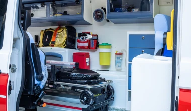 Δωρεά ασθενοφόρου στο Ε.Κ.Α.Β. από την Kosmocar