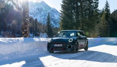 Παιχνίδι παντός καιρού: Το ΜΙNI John Cooper Works GP με χειμερινά ελαστικά