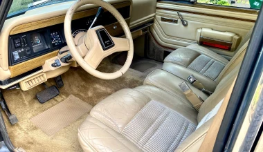 Πόσα θα έδινες για αυτό το Jeep Grand Wagoneer; (video)