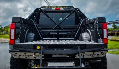 To Ford Raptor δεν σου είναι αρκετό; Δες το MegaRaptor!