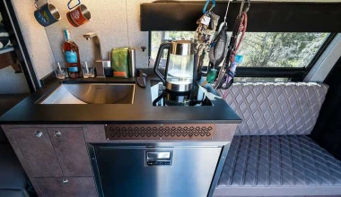 Το τροχόσπιτο-van που δημιουργήθηκε για τους περιπετειώδεις τύπους! [Video]