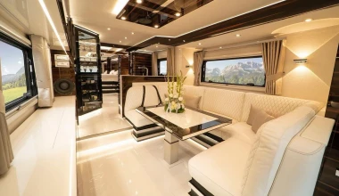 Αυτό το αυτοκινούμενο τροχόσπιτο κοστίζει 6,5 εκατομμύρια και έχει μια Bugatti στο γκαράζ του! [Video]