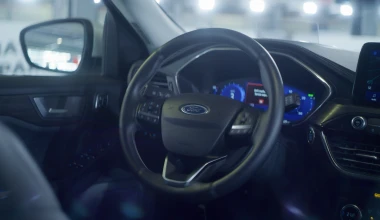 Δείτε πώς παρκάρει μόνο του ένα SUV όπως το Ford Kuga 